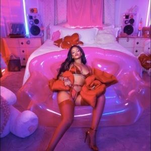 SAVAGE X FENTY VALENTINES DAY 2020 SET